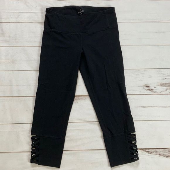 Athleta Black Mind Over Mat Capri Leggings - Picture 3 of 10